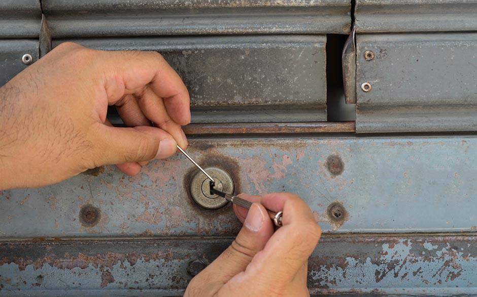 comment ouvrir une porte sans clef Les Essarts-le-Roi