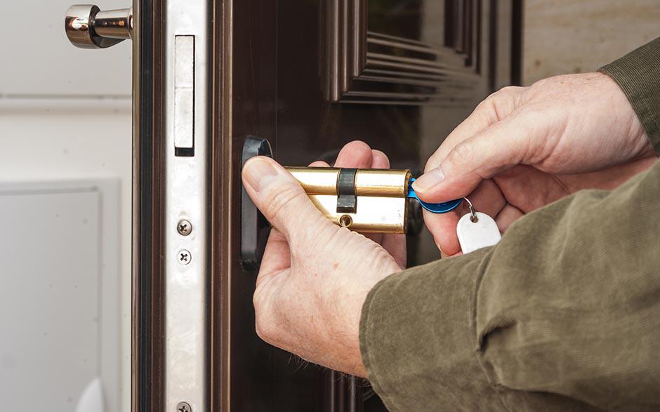 comment ouvrir une porte sans clef Les Essarts-le-Roi
