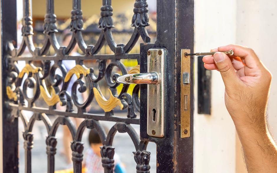 comment ouvrir une porte sans clef Les Essarts-le-Roi
